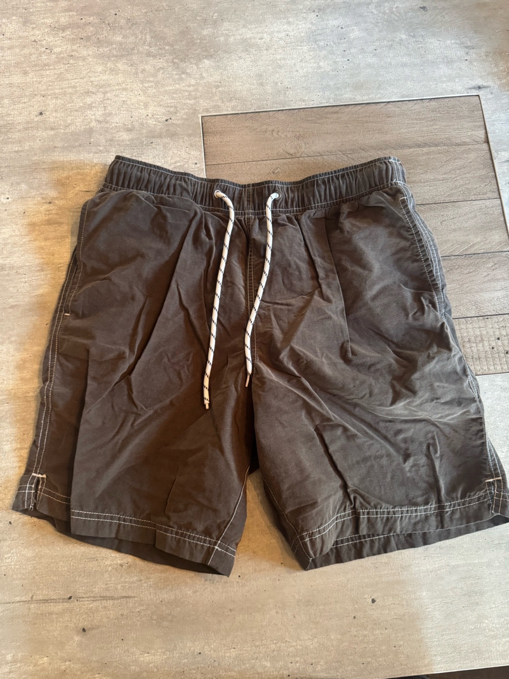 Roundtree & Yorke Men's Brown Swim Trunks with White Drawstring